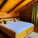 Pine River Dobrenica - Private 4000m2 Riverside Estate Alpesi faház *