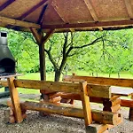 Pine River Dobrenica - Private 4000m2 Riverside Estate