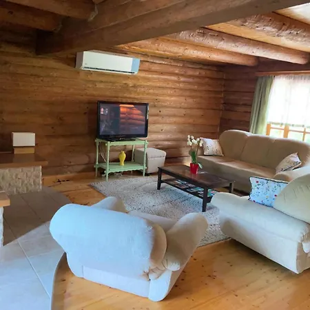 Pine River Dobrenica - 4000 M2 Riverside Estate カントリーハウス *