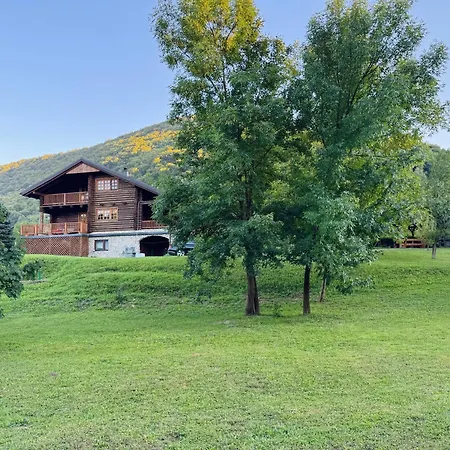 Pine River Dobrenica - 4000 M2 Riverside Estate カントリーハウス