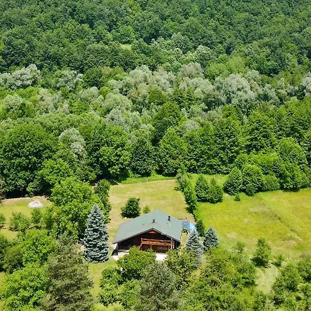 Lodge Pine River Dobrenica